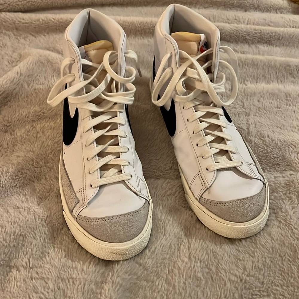 Nike Blazer Mid '77. Size 10.5